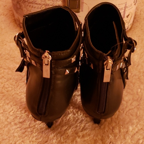Diane Gilman Studded black booties - Picture 2 of 6